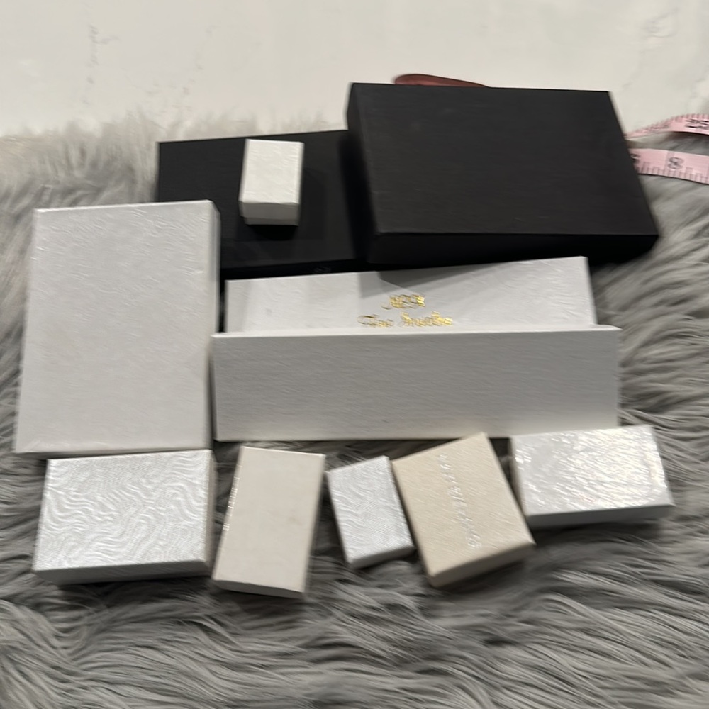 Gift 🎁 Boxes - Picture 8 of 9